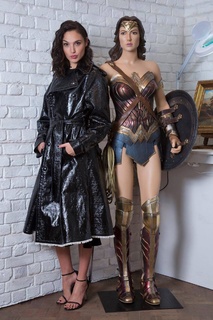 Gal Gadot feet photo thumbnail