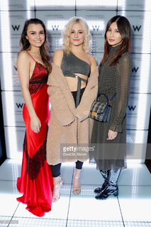 Pixie Lott feet photo thumbnail