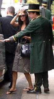Courteney Cox feet photo thumbnail