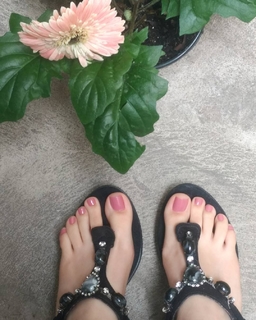 Isa Pes feet photo thumbnail