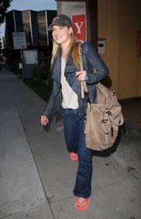 Ali Larter feet photo thumbnail