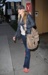 Ali Larter feet photo thumbnail