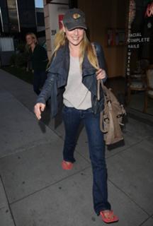 Ali Larter feet photo thumbnail