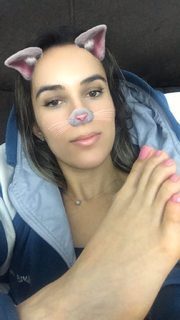 Alaine Crissiê feet photo thumbnail