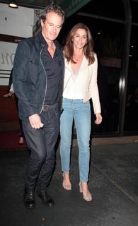Cindy Crawford feet photo thumbnail