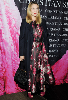 Drew Barrymore feet photo thumbnail