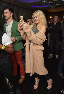 Pixie Lott feet photo thumbnail
