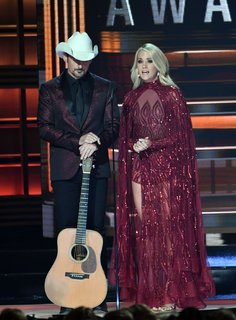 Carrie Underwood feet photo thumbnail
