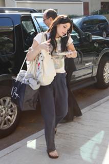 Ashley Greene feet photo thumbnail