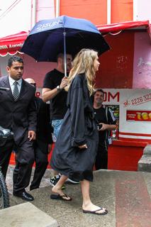 Cara Delevingne feet photo thumbnail