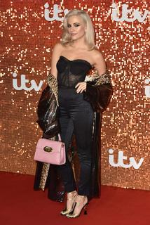 Pixie Lott feet photo thumbnail