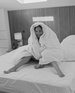 Gal Gadot feet photo thumbnail