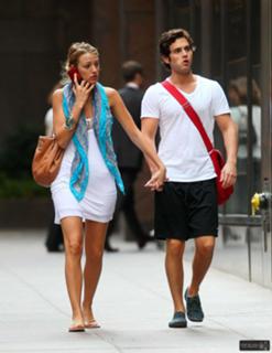 Blake Lively feet photo thumbnail
