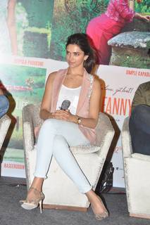 Deepika Padukone feet photo thumbnail