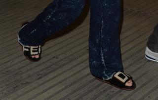 Demi Lovato feet photo thumbnail