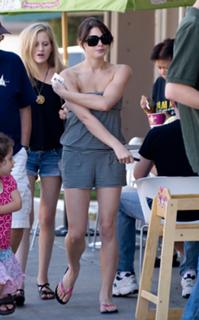 Ashley Greene feet photo thumbnail