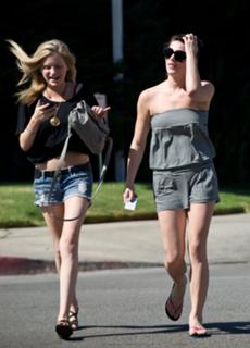 Ashley Greene feet photo thumbnail