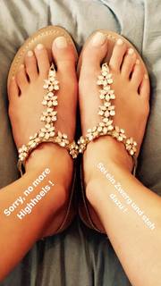 Nova Meierhenrich feet photo thumbnail