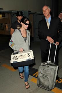 Ashley Greene feet photo thumbnail