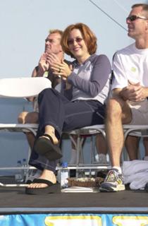 Gillian Anderson feet photo thumbnail
