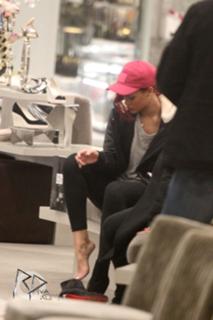 Rihanna feet photo thumbnail