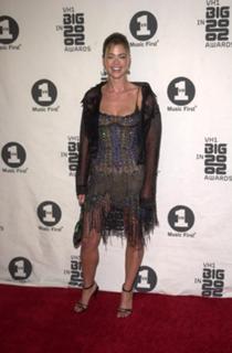 Denise Richards feet photo thumbnail