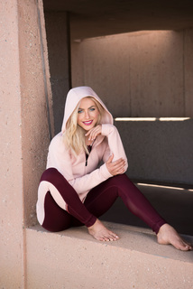 Julianne Hough feet photo thumbnail
