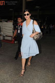 Shruti Haasan feet photo thumbnail