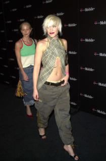 Gwen Stefani feet photo thumbnail