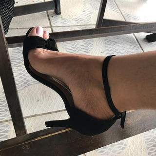 Karin Klemp feet photo thumbnail