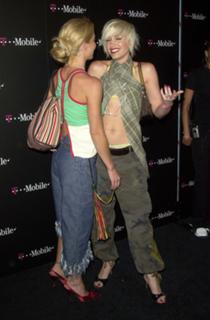 Gwen Stefani feet photo thumbnail
