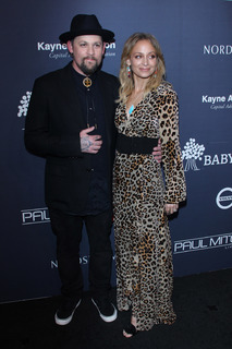 Nicole Richie feet photo thumbnail