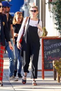 Kirsten Dunst feet photo thumbnail
