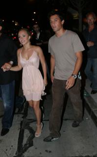 Hayden Panettiere feet photo thumbnail
