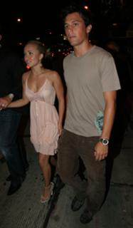 Hayden Panettiere feet photo thumbnail