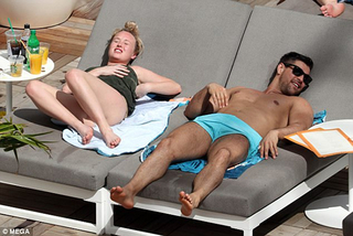 Jorgie Porter feet photo thumbnail
