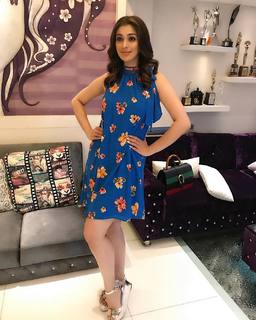 Raai Laxmi feet photo thumbnail