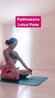 Kino MacGregor feet photo thumbnail