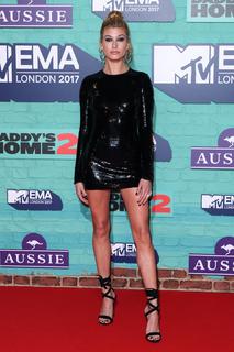 Hailey Bieber feet photo thumbnail