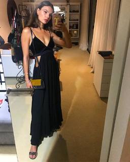 Isis Valverde feet photo thumbnail