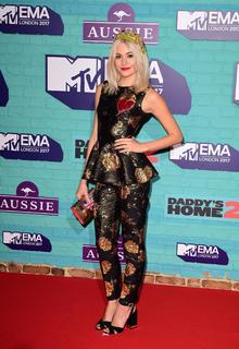 Pixie Lott feet photo thumbnail