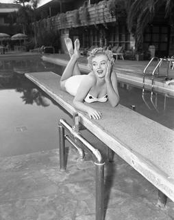 Marilyn Monroe feet photo thumbnail