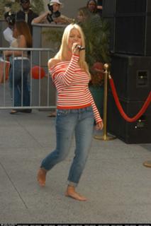 Jessica Simpson feet photo thumbnail