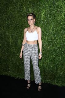 Kristen Stewart feet photo thumbnail