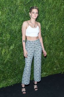 Kristen Stewart feet photo thumbnail