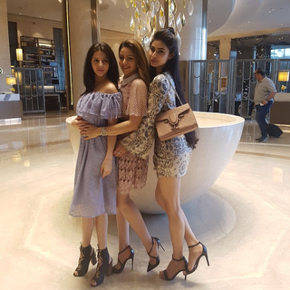 Mouni Roy feet photo thumbnail