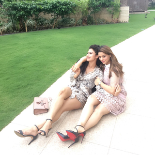 Mouni Roy feet photo thumbnail