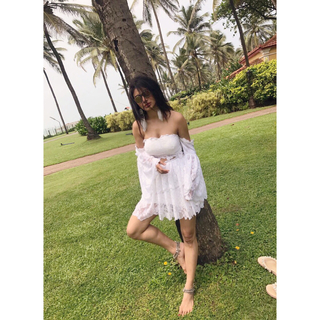 Mouni Roy feet photo thumbnail