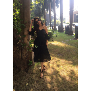 Mouni Roy feet photo thumbnail