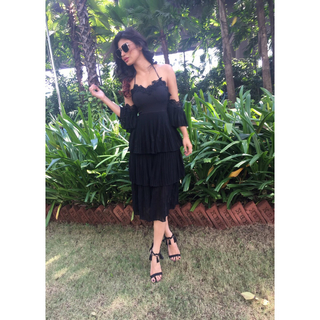 Mouni Roy feet photo thumbnail